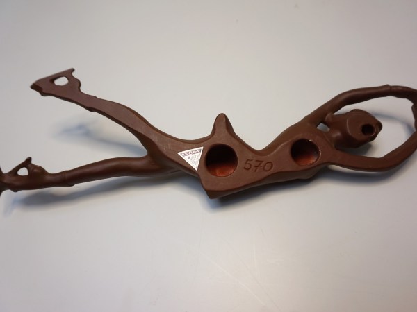 keramiek-Flora-Gouda-Holland-wandsculptuur-schaatster-kunstschaatster-keramisch-kunstwerk-Sjoukje-Dijkstra-00001