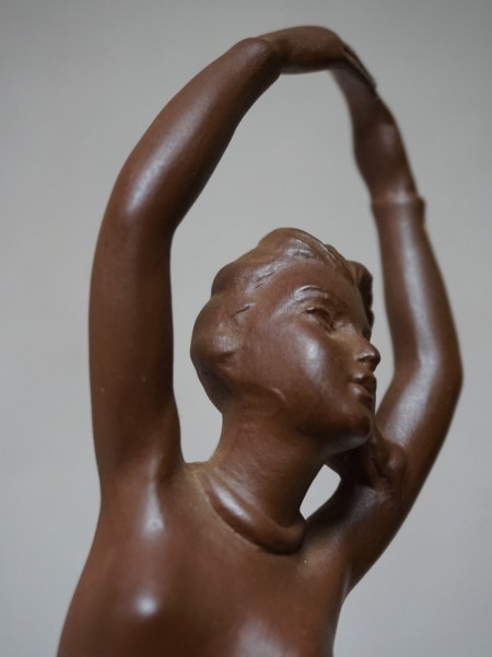 keramiek-Flora-Gouda-Holland-wandsculptuur-schaatster-kunstschaatster-keramisch-kunstwerk-Sjoukje-Dijkstra-00006