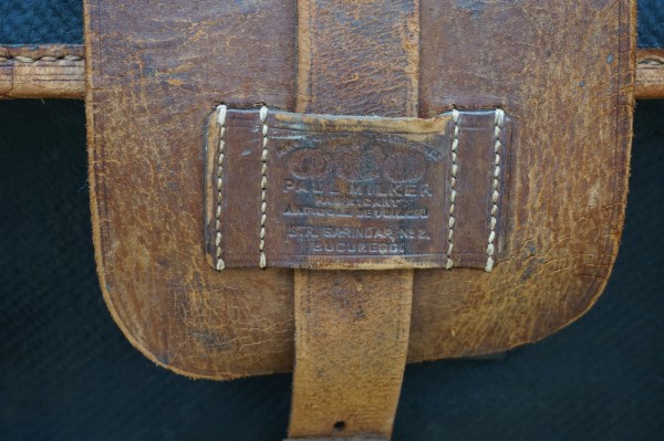 leren-reiskoffer-scheepskoffer-Paul-Milker-leather-steamer-travel-trunk-antique-hotel-decoratie-00005