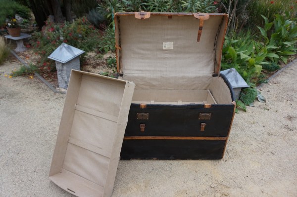 leren-reiskoffer-scheepskoffer-Paul-Milker-leather-steamer-travel-trunk-antique-hotel-decoratie-00009