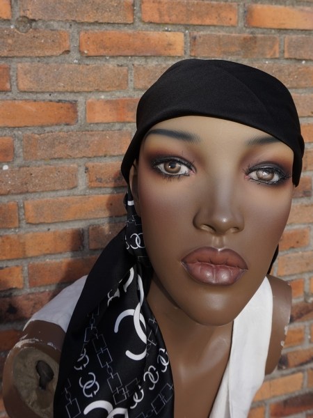 mannequin-black-dark-skinned-african-american-female-grace-jones-vintage-shop-display-zwarte-vrouw-etalagepop-00001