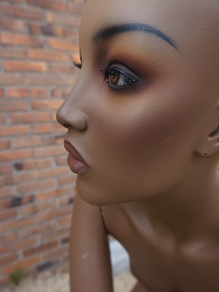 mannequin-black-dark-skinned-african-american-female-grace-jones-vintage-shop-display-zwarte-vrouw-etalagepop-00020