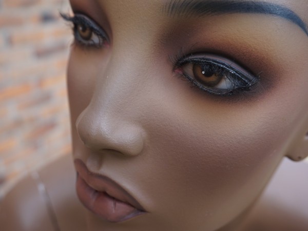 mannequin-black-dark-skinned-african-american-female-grace-jones-vintage-shop-display-zwarte-vrouw-etalagepop-00021