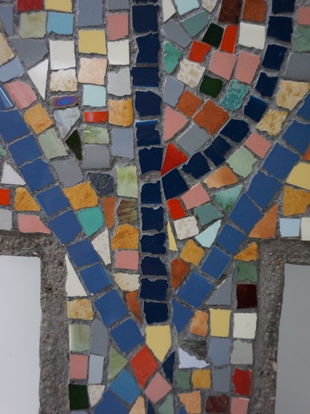mosaic-cross-ceramics-mozaiek-christelijk-kruis-Pax-Christi-religieus-beton-kunstenaar-carpo-mozaïekkunstwerk-00005