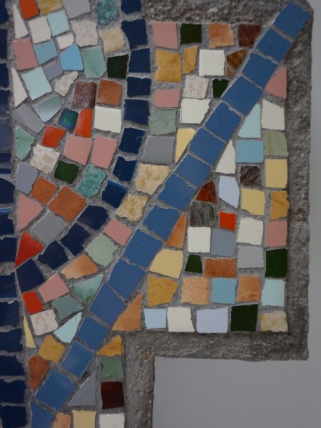 mosaic-cross-ceramics-mozaiek-christelijk-kruis-Pax-Christi-religieus-beton-kunstenaar-carpo-mozaïekkunstwerk-00007