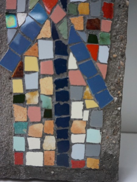 mosaic-cross-ceramics-mozaiek-christelijk-kruis-Pax-Christi-religieus-beton-kunstenaar-carpo-mozaïekkunstwerk-00008