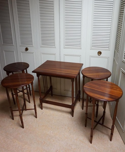 nesting-tables-mahogany-folding-side-tables-bijzettafels-vintage-nesttafels-00001