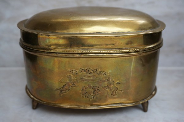 oblatskrin-geel-koperen-theedoos-suikerdoos-barok-rococo-brass-tea-caddy-casket-engelen-putti-angel-kroon-crown-02