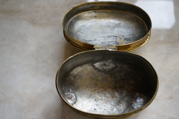 oblatskrin-geel-koperen-theedoos-suikerdoos-barok-rococo-brass-tea-caddy-casket-engelen-putti-angel-kroon-crown-06