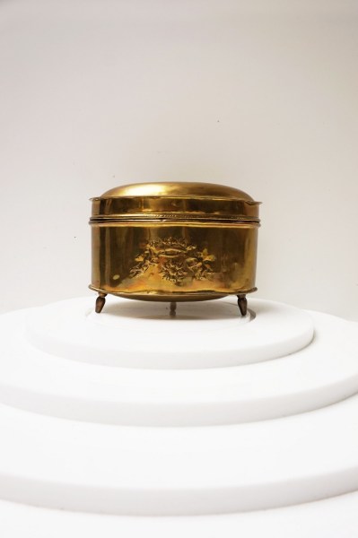 oblatskrin-geel-koperen-theedoos-suikerdoos-barok-rococo-brass-tea-caddy-casket-engelen-putti-angel-kroon-crown-08