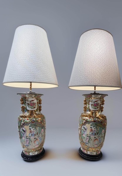 Pair of Chinese Canton Rose Medallion porcelain vase table lamps with white shades on wooden bases, mint condition
