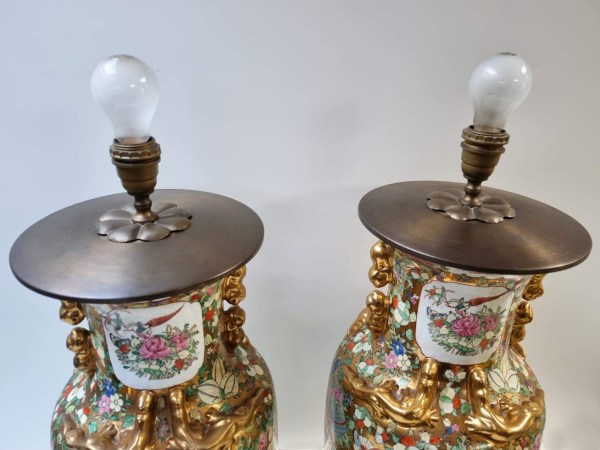 Partie supérieure de deux lampes de table chinoises avec montures de col en laiton et douilles testées