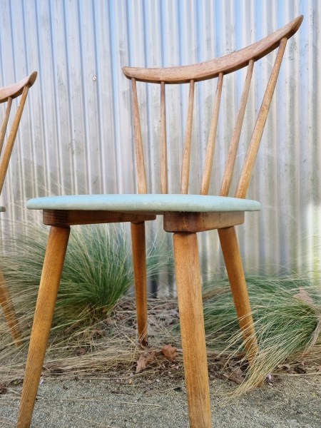 retro-vintage-spijlenstoelen-spijlen-stoelen-skai-spindle-back-chairs-00007