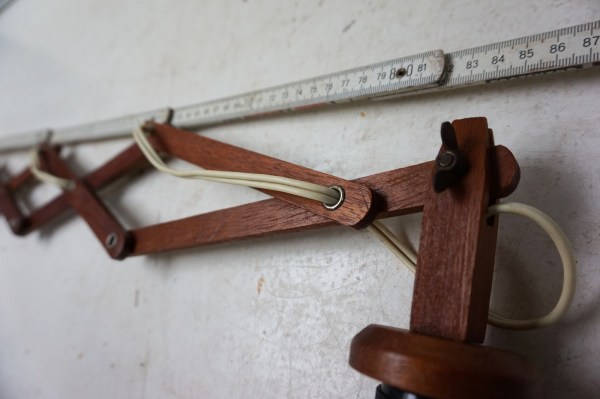 schaarlamp-uitschuifbare-wandlamp-retro-teak-houten-vintage-scissor-wall-lamp-Deens-Danish-1970s-mid-century-00001