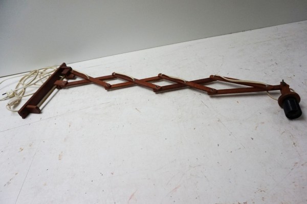 schaarlamp-uitschuifbare-wandlamp-retro-teak-houten-vintage-scissor-wall-lamp-Deens-Danish-1970s-mid-century-00002