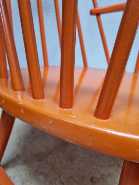 schommelstoel-houten-retro-vintage-rocking-chair-spijlen-pastoe-nesto-stijl-00009