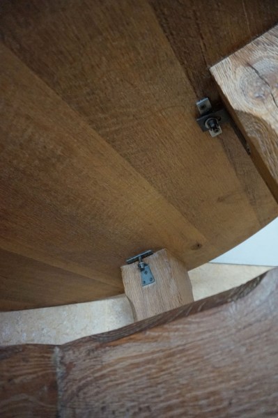 Brutalist-solid-wooden-oak-round-coffee-table-rutic-artisan-handcrafted-eiken-ronde-salontafel-massief-vintage-wabi-sabi