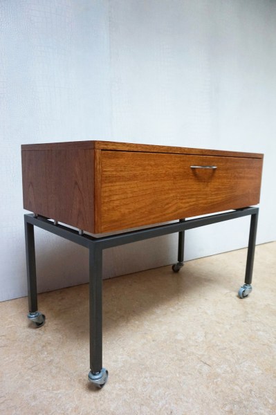 tafeltje-platenspeler-muziekinstallatie-vintage-audio-meubel-audiomeubel-lp-kastje-Pastoe-Cees-Braakman-03