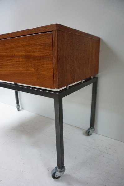 tafeltje-platenspeler-muziekinstallatie-vintage-audio-meubel-audiomeubel-lp-kastje-Pastoe-Cees-Braakman-11
