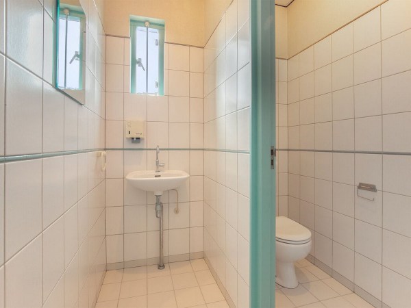 te-koop-huis-pand-groot-gezin-werken-wonen-atelier-galerie-expositieruimte-kantoorruimte-praktijk-aan-huis-zeeland_12