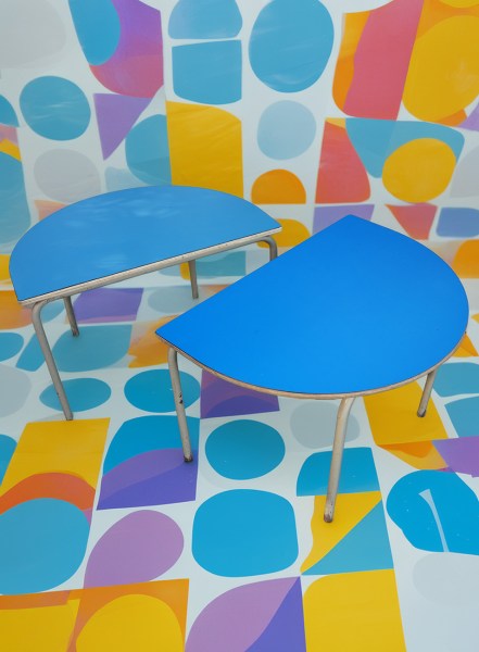 tubax-halve-maan-kinder-tafel-bureau-vintage-Belgisch-blauw-1