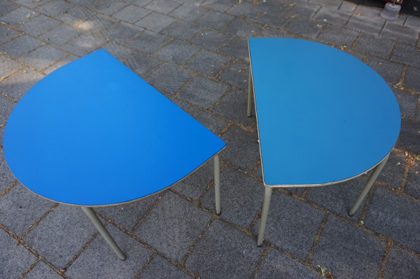 tubax-halve-maan-kinder-tafel-bureau-vintage-Belgisch-blauw-3