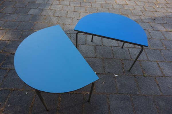 tubax-halve-maan-kinder-tafel-bureau-vintage-Belgisch-blauw-4