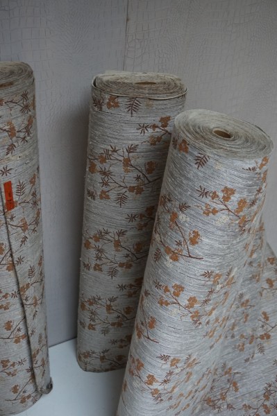 vintage-behang-extra-breed-1-meter-textielbehang-zijdebehang-linnenbehang-antiek-bladeren-takken-bruin-wallpaper-00006
