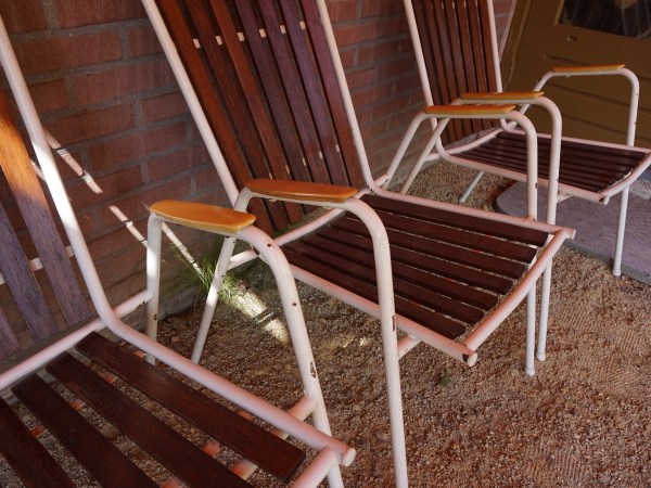 vintage-deense-tuinstoelen-mid-century-daneline-BKS-slatted-teak-stacking-garden-chairs-danish-retro