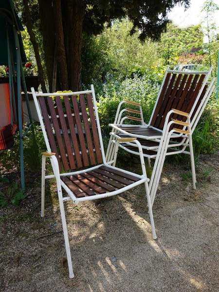 vintage-deense-tuinstoelen-mid-century-daneline-BKS-slatted-teak-stacking-garden-chairs-danish-retro