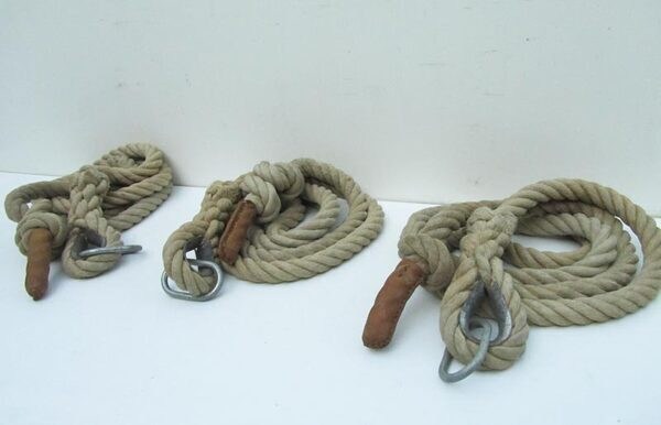 vintage-old-school-gym-robes-leather-klimtouwen-oude-school-vintage-huis-loft-industriele-lampen-ophangsysteem