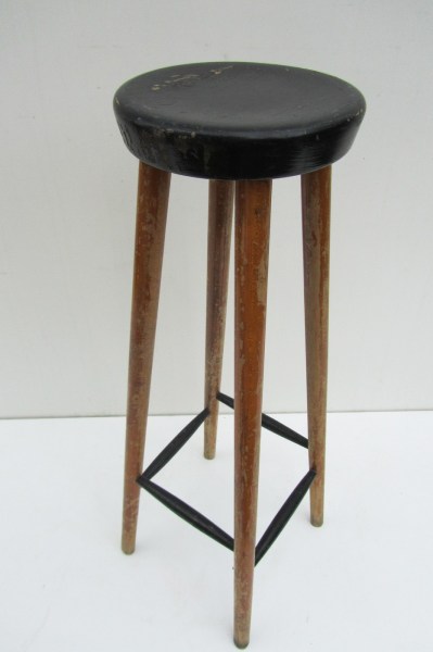 vintage-hoge-houten-bar-kruk-barkruk-zwarte-zitting-barstool-hocker-stool-wooden-00003