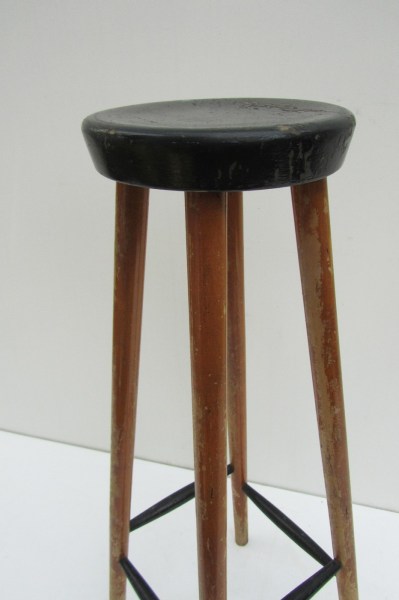 vintage-hoge-houten-barkruk-zwarte-zitting-barstool-hocker-stool-wooden00005