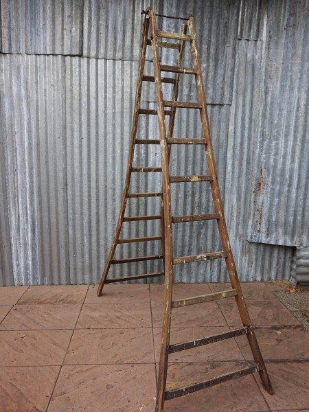 vintage-houten-dubbele-ladder-industrieel-schildersladder-glazenwasser-wooden-échelle-double-Alboom-Wetteren