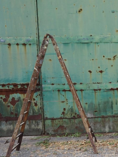 vintage-houten-dubbele-ladder-industrieel-schildersladder-glazenwasser-wooden-échelle-double-Alboom-Wetteren