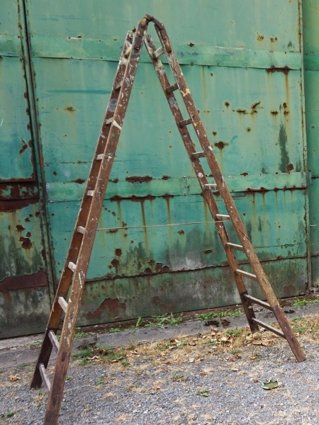 vintage-houten-dubbele-ladder-industrieel-schildersladder-glazenwasser-wooden-échelle-double-Alboom-Wetteren