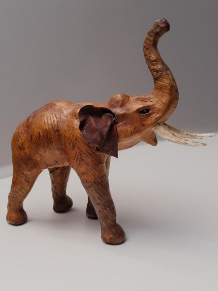 vintage-leather-elephant-sculpture-leren-olifant-glazen-ogen-glass-eyes-safari-bohemian-British-colonial-style-old-00002