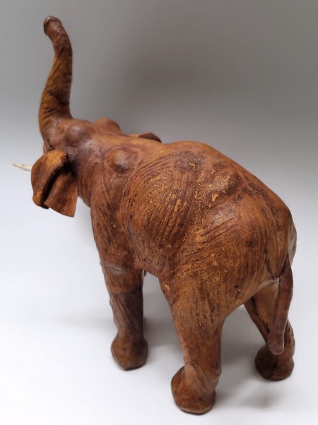 vintage-leather-elephant-sculpture-leren-olifant-glazen-ogen-glass-eyes-safari-bohemian-British-colonial-style-old-00004