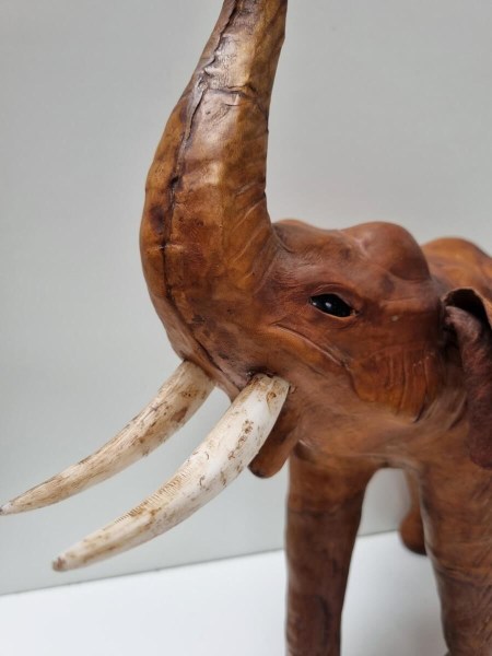 vintage-leather-elephant-sculpture-leren-olifant-glazen-ogen-glass-eyes-safari-bohemian-British-colonial-style-old-00011