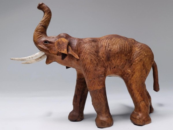 vintage-leather-elephant-sculpture-leren-olifant-glazen-ogen-glass-eyes-safari-bohemian-British-colonial-style-old-00012