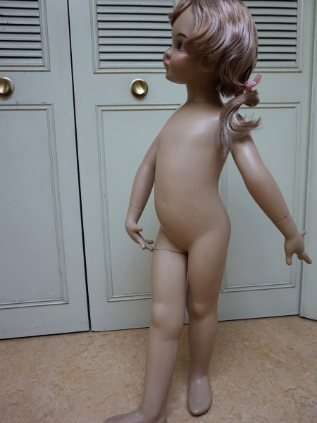 vintage-mannequin-child-girl-shop-winkel-display-etalagepop-kinder-meisje-jaren-50-60