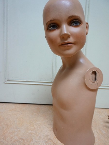 vintage-mannequin-child-girl-shop-winkel-display-etalagepop-paspop-kinder-meisje-jaren-50-60-00012