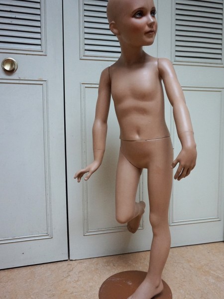 vintage-mannequin-child-girl-shop-winkel-display-etalagepop-paspop-kinder-meisje-jaren-50-60-00016