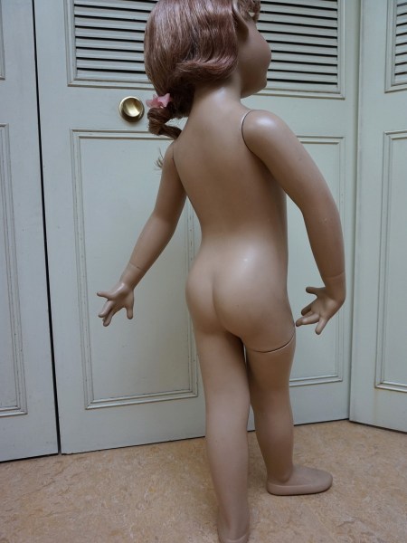 vintage-mannequin-child-girl-shop-winkel-display-etalagepop-kinder-meisje-jaren-50-60