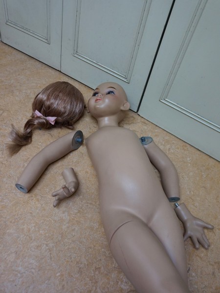 vintage-mannequin-child-girl-shop-winkel-display-etalagepop-kinder-meisje-jaren-50-60
