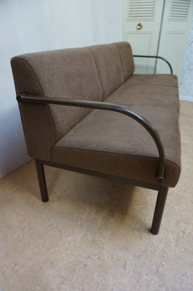 vintage-retro-bruin-bank-3-zits-wachtkamerbank-stalen-frame-metal-three-seat-sofa-brown-fabric-03