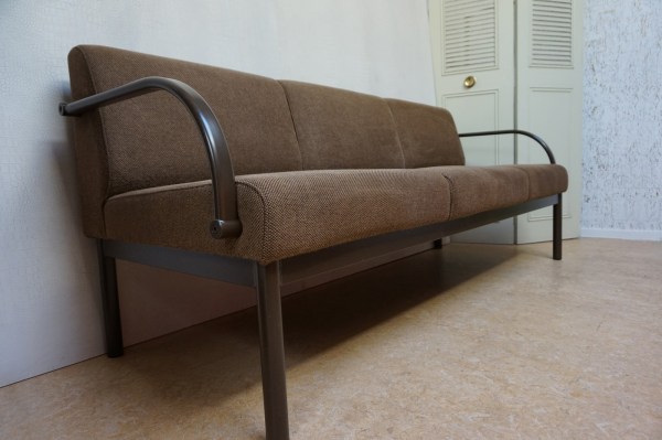 vintage-retro-bruin-bank-3-zits-wachtkamerbank-stalen-frame-metal-three-seat-sofa-brown-fabric-07