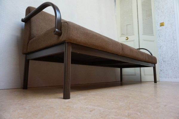 vintage-retro-bruin-bank-3-zits-wachtkamerbank-stalen-frame-metal-three-seat-sofa-brown-fabric-08