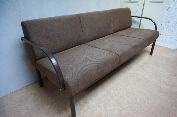 vintage-retro-bruin-bank-3-zits-wachtkamerbank-stalen-frame-metal-three-seat-sofa-brown-fabric-12