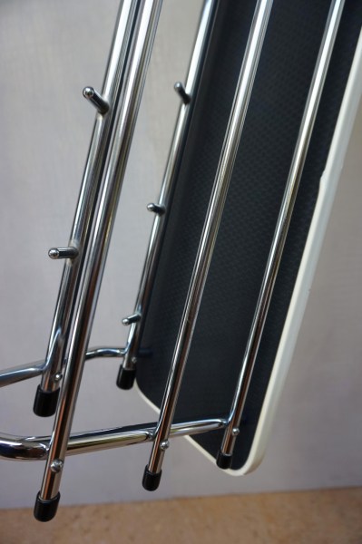 vintage-wand-kapstok-retro-sixties-hoeden-rek-chrome-zwart-wit-wandkapstok-buisframe-wall-coat-rack-hat